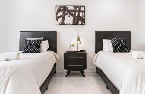 April Sale! 4BR - Private Yard, Grill, Soaking Tub, Near Coral Gables & MIA Airport - Foto 23