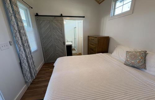 Coastal home with private separate guest house, gas grill and close to local beach - Foto 6