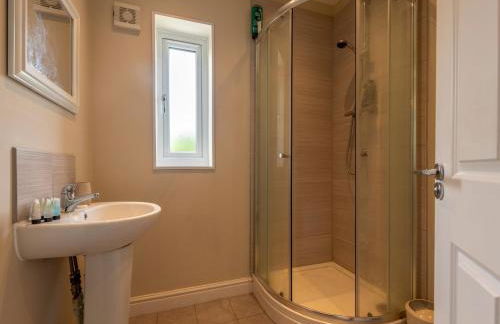 Charming Modern Retreat with Private Garden - Pass the Keys - Foto 29