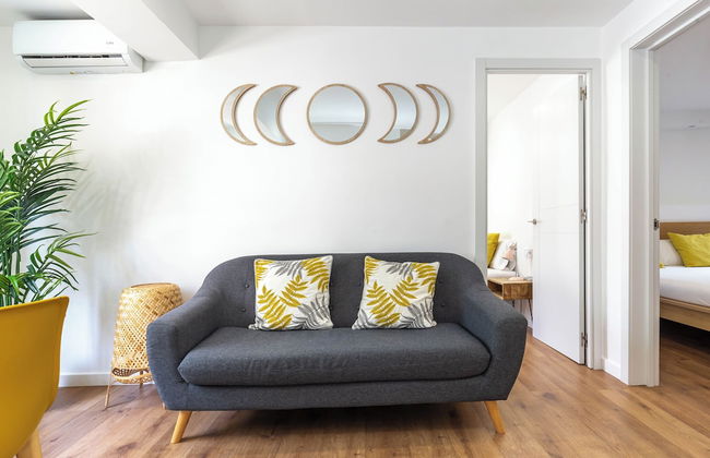 Picasso Suites Cornellá - Photo 21