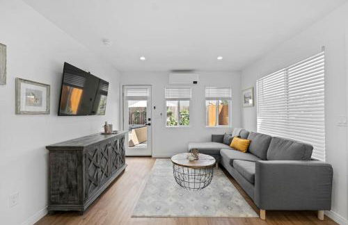 Modern Cottage, Hot Tub, Bistro Patio, Putting Green, Walk to All! - Foto 46