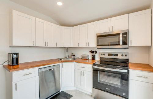 Home with Lake Views and Deck in New Jersey Highlands! - Foto 7