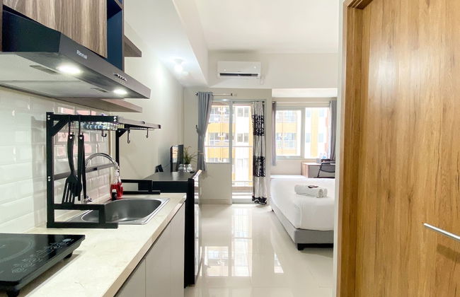 Modern Look Studio Room at LRT City Jatibening Apartment - Photo 11