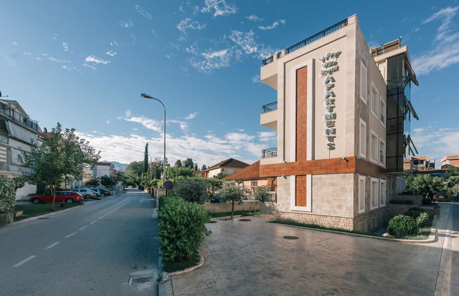 Villa Royal Apartments - Photo 1