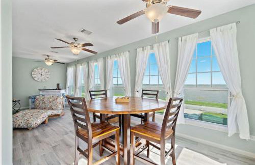 Stunning bayfront home with spacious deck and incredible Galveston Bay views - Foto 21