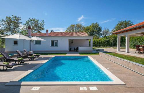 Charmante Villa mit privatem Pool, Klima, Sonnenliegen, Terrasse und Grill - Foto 58