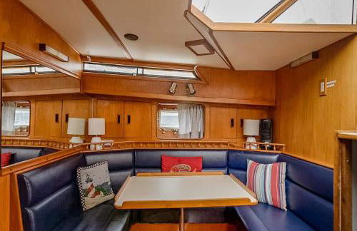 2BR Spacious & Comfy 43' Yacht - Heat & AC - On the Freedom Trail - Best Nights Sleep - Foto 2