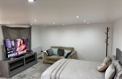 Cozy Studio - Near Stadium - Free Parking - Photo 1