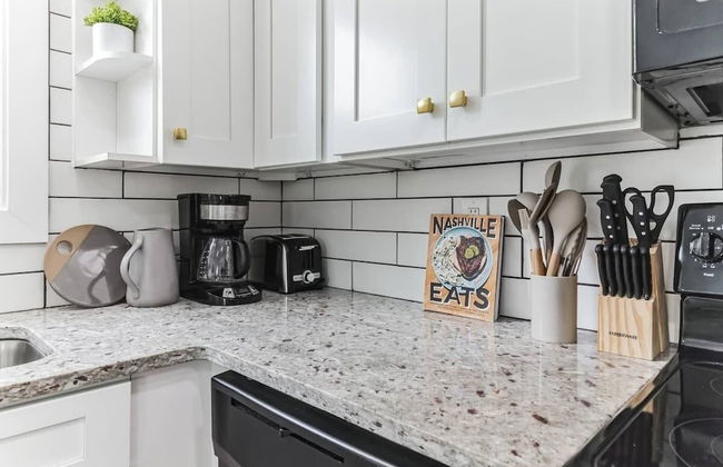 Chic Retreat Near Airport & Downtown Nashville by RedAwning - Photo 13