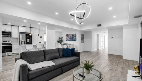 Contemporary Family Oasis Pool and Comfort - Foto 5