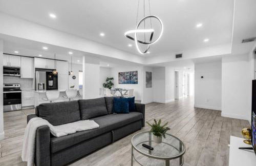 Contemporary Family Oasis Pool and Comfort - Foto 5