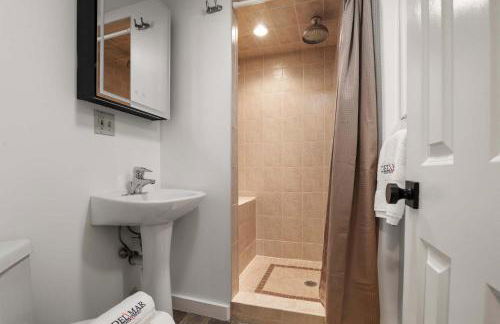 Rare Private Deck Dog Friendly Walk to Harbor - Foto 17