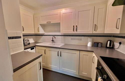 Stylish 1 Bedroom Apartment with Free Parking and Links to London & Essex - Foto 12
