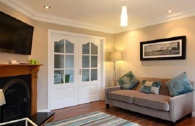 Luxurious KC House - Photo 26