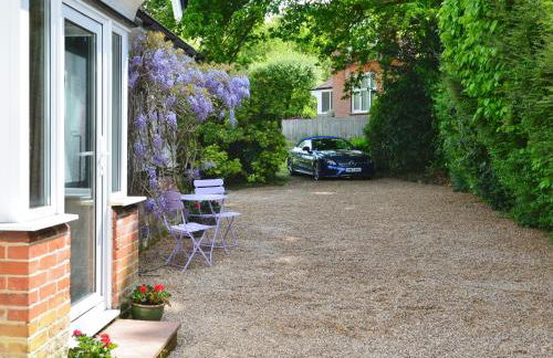 Pinewood Cottage Self Catering Apartments and studio apartments - Photo 10