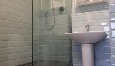 Spacious 3-Bedroom Apartment in Central London near Holborn Tube - Foto 3, Shower