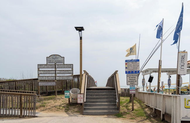 Modern Retreat, Block to Beach w Pool & Balcony - Foto 34