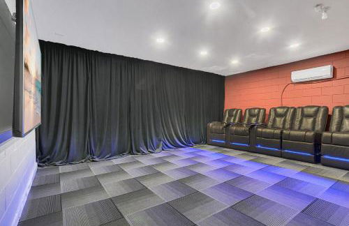 Dream Stay Orlando with a pool and home theater - Photo 7
