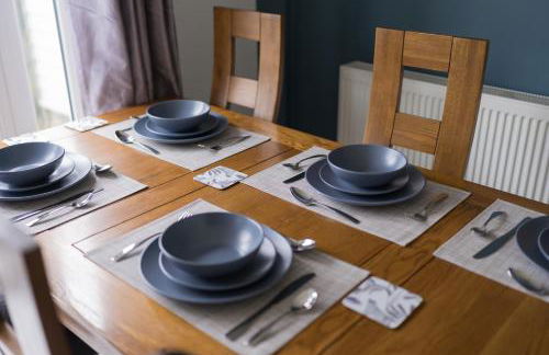 Perfect for Contractors & Families & Free Parking - Foto 10