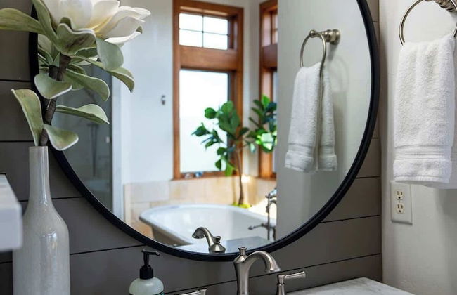 Luxurious Lake Park House: Sleeps 25, Pool, Hot-tub, Firepit and Game Room! - Photo 31