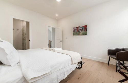 Luxury Escape 4BR 3 bath Oasis in Historic Old Town - Foto 32