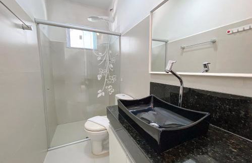 Apto Térreo com 2 quartos (ambos com ar split), sendo 1 suíte, internet privativa 300MBPS, no Residencial Vila Regina, condominio com piscina e área gourmet bem próximo a praia de Taperapuã - Foto 39