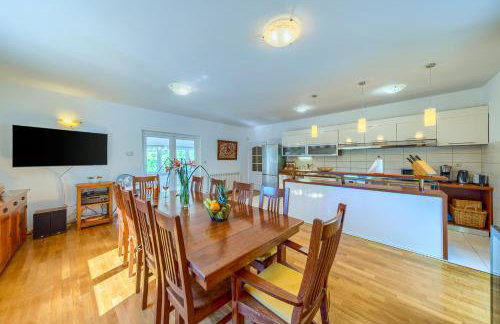 Villa Roglić with Pool and Outdoor Sports Area - Tennis, Mini Golf - Foto 7