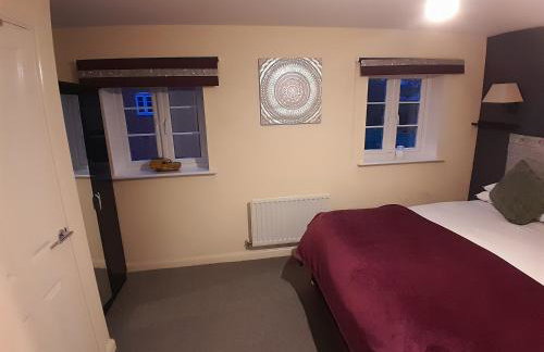 Silverstone White House - Photo 14