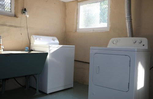 Historic Home with Outdoor Hot Tub Near Downtown in Public Transportation Hub - Photo 28