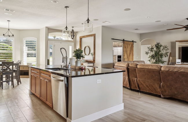 Family Paradise With Private Heated Pool 5 Bedroom Home by RedAwning - Photo 15