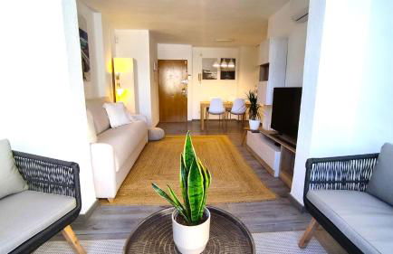 Stylish Seaview Apartment - Photo 23