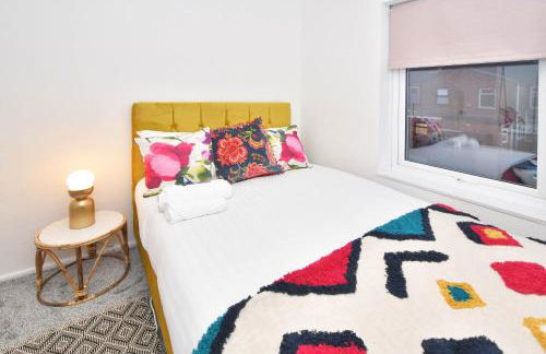 Elm House by YourStays - Lovely home in Cheshire, quiet residential street - Photo 37