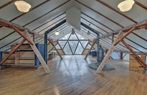 Historic Michigan Farmhouse with Grill and Fire Pit! - Foto 28