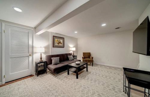 Exclusive Wooded Chalet w Magnificent River Views - Foto 34