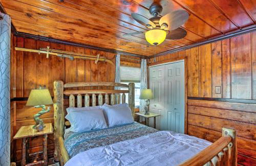 4 Season, Waterfront Houghton Lake House with Dock! - Foto 15