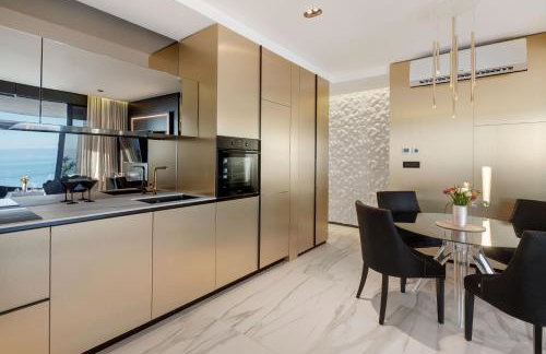 Posh Residence Luxury Suites - Photo 35
