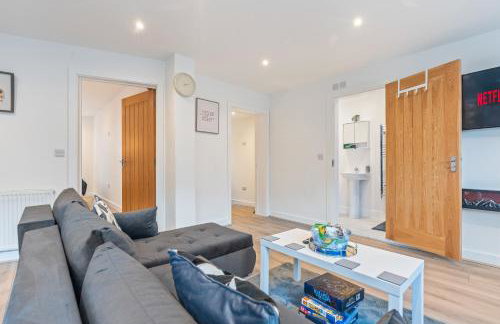Central 2 Bedroom Apartment with Free Parking Sleeps 8 & Walk to City Centre & Arena - Foto 25