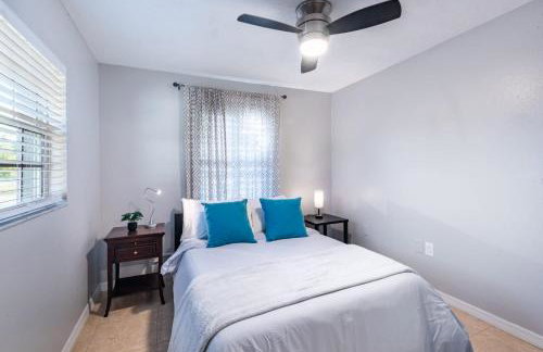 Family Retreat with Pool Fenced Yard AC - Foto 17