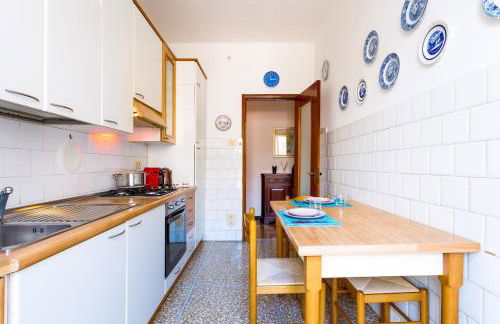 Santa Margherita Center - Steps from the Sea - AC - Foto 10