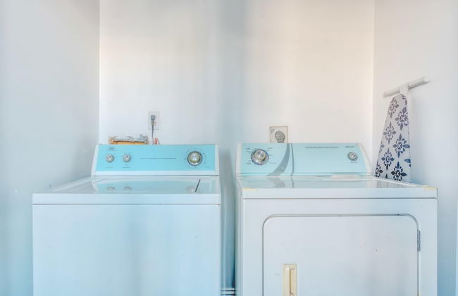 Stairway 3BR Apt w W D Ideal for Groups - Foto 12