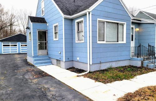 Nice big house with parking, king bed, yard - Foto 1