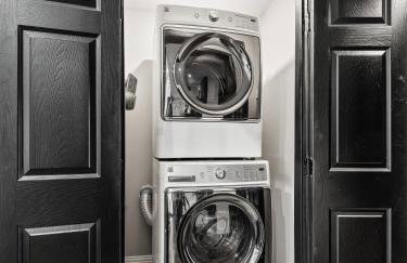 Stunning Carrollton Castle with 4 Bedrooms + Pool + Media Room - Foto 34