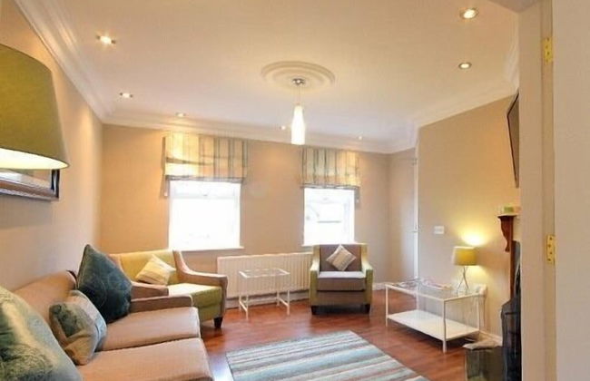 Luxurious KC House - Photo 25