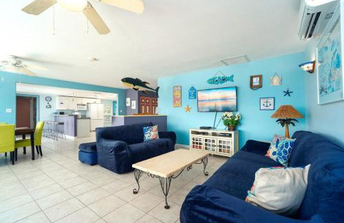 Waterfront Beach House with Dock & Heated Pool - Foto 17