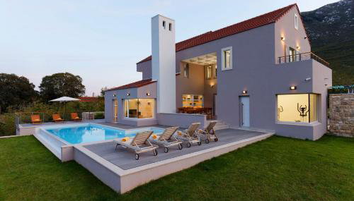Villa Jure - Heated Pool, Sauna, Tennis & Mini Golf I Dalmatia Hinterland - Foto 5, Garden, sunbed, Garden view
