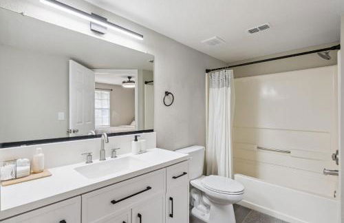 Quiet Gated Condo Near Universal with Pool and View - Foto 12