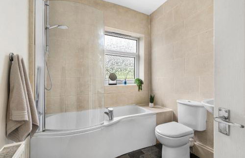 HILLTOP PLACE SUITES 5 beds for CONTRACTORS and FAMILIES near MEADOWHALL with FREE PRIVATE PARKING - Foto 22