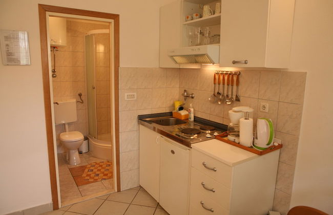 Sea front stone house - Photo 34