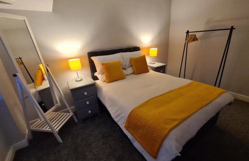 Whole House - 4 Bedrooms - Parking - Sleeps 8 - Foto 18