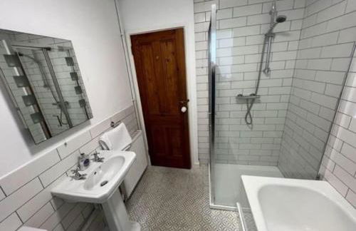 Rhianfa 4 bedroom house minutes walk from the beach - Photo 45